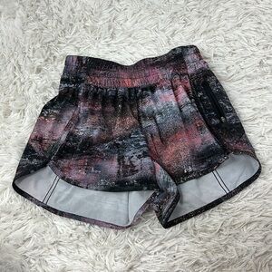 Lululemon Tracker Short V *4" Azurite Poppy Coral Multi